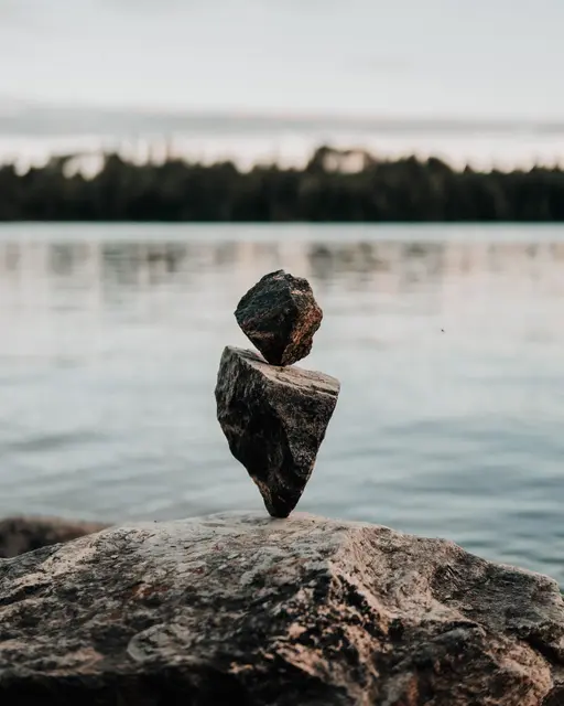 Nachhaltiges Abnehmen beginnt oft nicht am Teller, sondern im Kopf – immer mehr Ansätze rücken das Unterbewusstsein in den Mittelpunkt. | Foto: Unsplash/Andrik Langfield