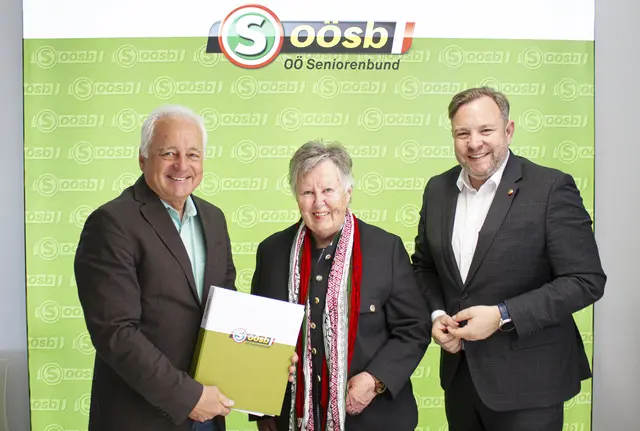 Obmann Markus Preimesberger (l.) und Stellvertreterin Christine Kogler-Mandlmayr mit Landesgeschäftsführer BR Mag. Franz Ebner (r.) beim Besuch der Landesleitung in Linz. | Foto: OÖ Seniorenbund