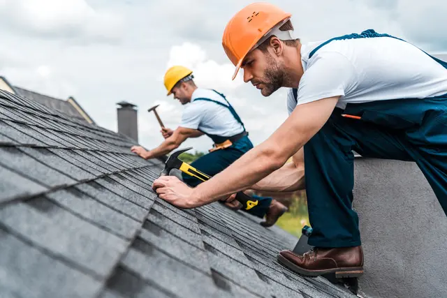 Das Dach des Hauses schützt vor Sonne, Wind und Regen und muss bis ins kleinste Detail geplant sein. | Foto: Hay Dimitriy/Smarterpix 