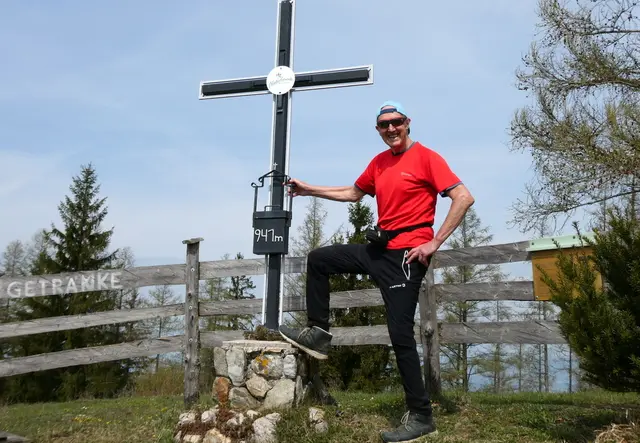 Das Gipfelkreuz auf dem Frankenfelsberg wurde zu Ehren des HL. Bernhard von Aosta errichtet.