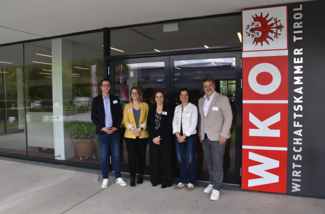 Bildungs-Speeddating in Kufstein: Vertreterinnen und Vertreter aus Tirol und Bayern nutzten das strukturierte Format, um in kurzer Zeit konkrete Ideen für grenzüberschreitende Bildungsprojekte zu entwickeln und neue Kooperationen anzustoßen. | Foto: Stadtmarketing Kufstein 