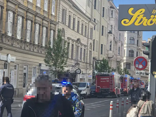 Am Mittwoch rückte ein Großaufgebot von Feuerwehr, Polizei und Rettung in die Lichtensteinstraße an.  | Foto: z.V.g.