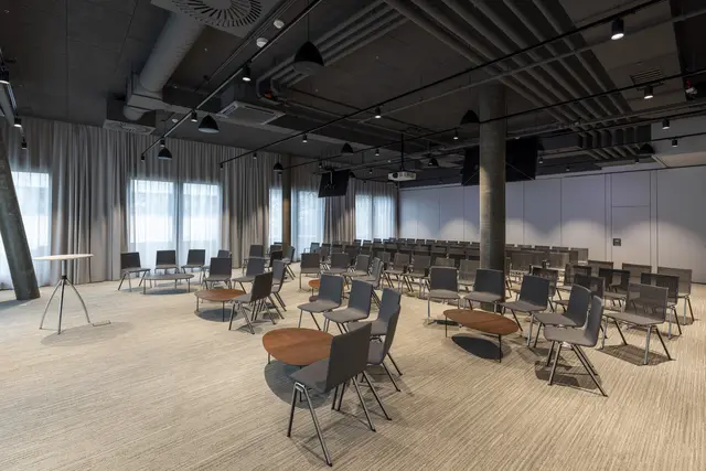 Rund 1.000 Quadratmeter Konferenzfläche auf einer Ebene bieten Raum für Meetings, Workshops und internationale Kongresse.  | Foto: ARCOTELHotels