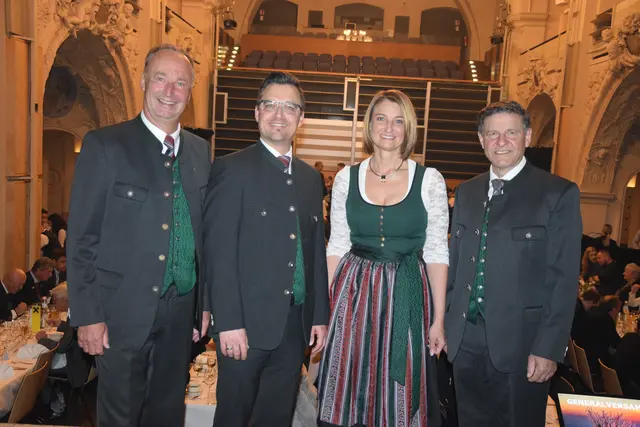 Aufsichtsratsvorsitzender Harald Rössler mit den Vorständen Roland Kogler, Margit Waldauer und Georg Moitzi. | Foto: MeinBezirk/Stefan Verderber, RB/Anita Hartleb