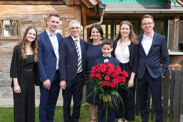 Emilia Peßl, Gabriel Peßl, Rudolf Peßl, Birgit Peßl-Kirchberger, Fridolin Peßl, Gloria Peßl und Bene Lauderbach (v. l.) | Foto: STEP