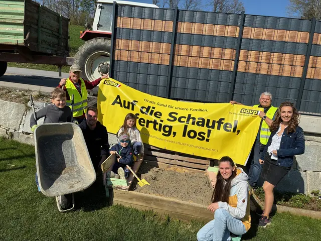 ÖAAB befüllte 36 Sandkisten, Kinderaugen strahlten vor Freude in Lichtenberg