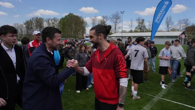 Glückwünsche für die Sieger | Foto: Rockenschaub/MS Ried