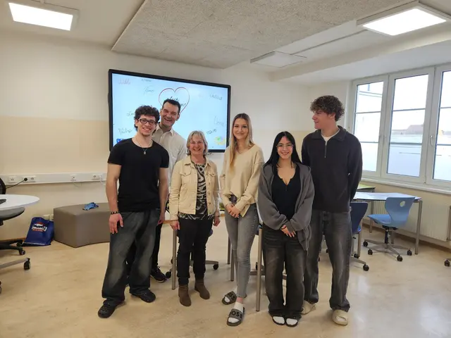 Am Tag der offenen Tür präsentierten die Schüler ein besonders gelungenes Projekt.  | Foto: Landesberufsschule Laa