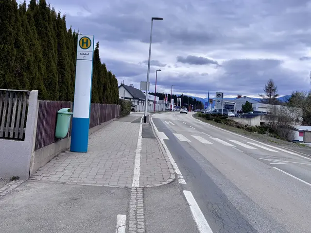 Hier wird eine neue Bushaltestelle errichtet. | Foto: MeinBezirk/Julia Gerold