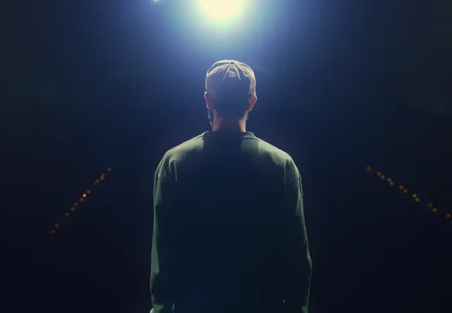 Gabriel Mair alias Buonomemes auf der Bühne. | Foto: Alexander Lechner