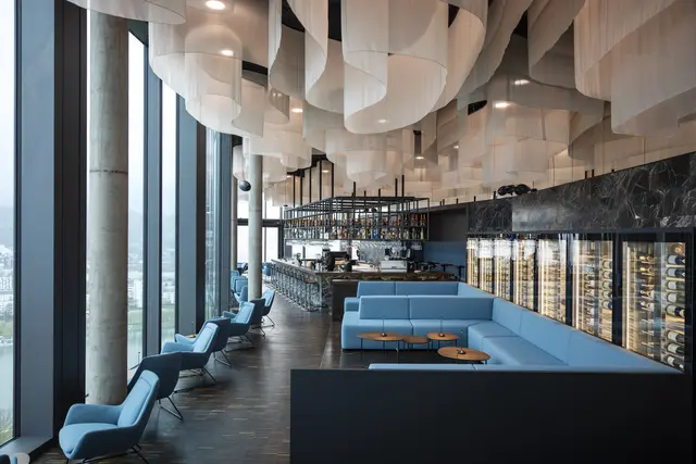 Ein besonderes Highlight erwartet Gäste des ARCOTEL Tabakfabrik Linz im 27. Stock: Das Q27 vereint Restaurant, Bar, Lounge und Terrasse zu einem außergewöhnlichen Gesamterlebnis.  | Foto: ARCOTELHotels
