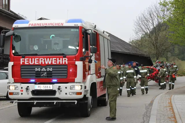 Der Maibaum wird in Pabneukirchen traditionell von der FF Pabneukirchen aufgestellt. Heuer ist ein Maibaumfest am Sonntag, 3. Mai, ab 9.30 Uhr am Marktplatz.  | Foto: Zinterhof