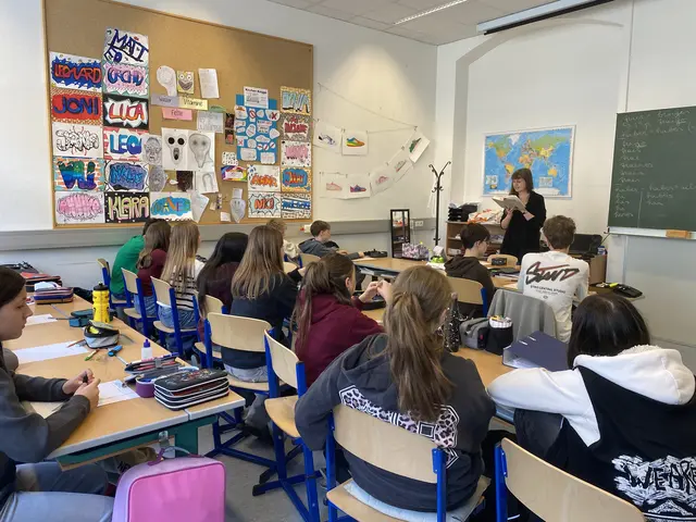 Zuhören, nachdenken, schreiben: Die Begegnung mit Irene Diwiak zeigte eindrucksvoll, wie Literatur junge Menschen inspirieren und verbinden kann. | Foto: Simone Poscharnik
