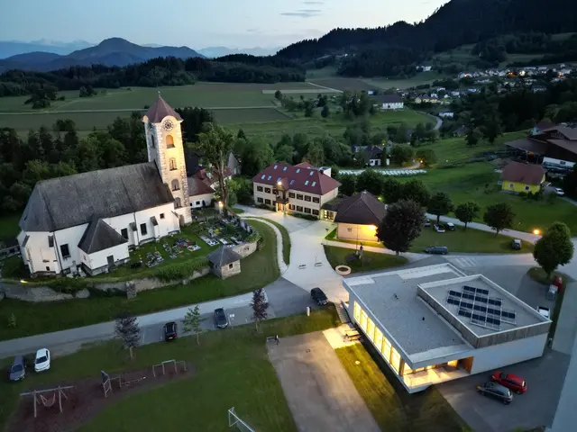 Das Ortsbild Obermühlbach mit dem neugestalteten Mehrzweckraum entstand in den vergangenen Jahren. | Foto: Region Mittelkärnten