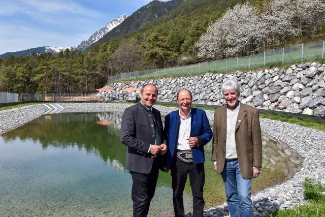 LHStv. Josef Geisler, Stefan Nothdurfter und Bgm. Ferdinand Beer bei der Eröffnung. | Foto: Land Tirol/Jansenberger