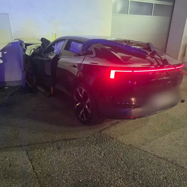 Bei einem Verkehrsunfall in Eisenstadt wurde am Dienstagabend ein 43-Jähriger schwer verletzt. | Foto: Stadtfeuerwehr Eisenstadt