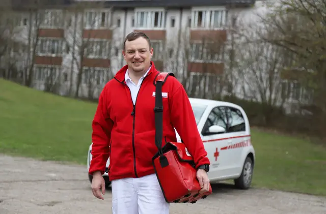 Dominik Mayer ist da, wenn ältere Menschen Hilfe im Alltag brauchen. | Foto: OÖRK/Stephan Schönberger