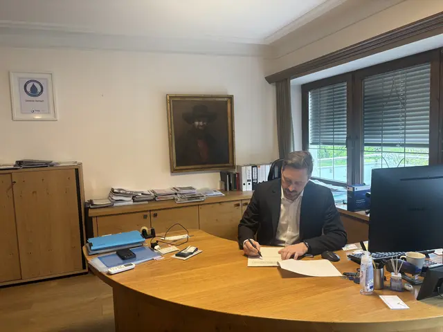 Einsparungen und Strukturmaßnahmen zeigen Wirkung – die Verschuldung in Kramsach wurde stark reduziert. Im Bild: Bürgermeister Andreas Gang  | Foto: Martina Obertimpfler 