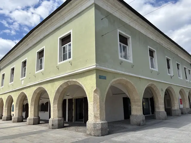 Das Alte Rathaus befindet sich am Hauptplatz und wird nun für Büro- und Geschäftszwecke genutzt. | Foto: MeinBezirk.at/Ronald Neuwirth
