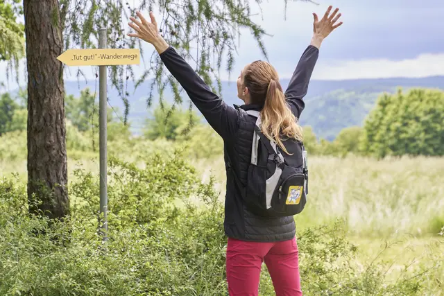 „Tut gut!“- Markenbotschafterin Kati Bellowitsch lädt am 26.4. ganz Niederösterreich zum Wandern ein. | Foto: charakter.photos | Philipp Monihart