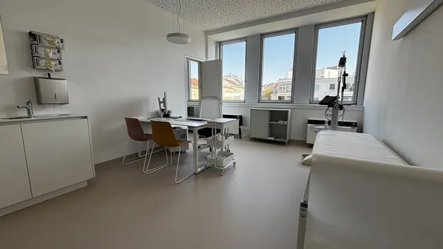 Die PVE Penzing Zentrum für Allgemeinmedizin ist seit Anfang April in Betrieb. Hier soll Patientinnen und Patienten künftig eine umfassende allgemeinmedizinische Betreuung geboten werden. | Foto: Andreas Pölzl/MeinBezirk