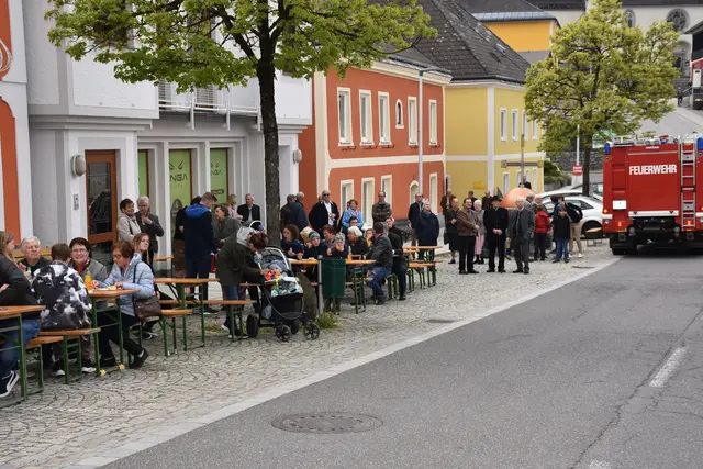 Der Maibaum wird in Pabneukirchen traditionell von der FF Pabneukirchen aufgestellt. Heuer ist ein Maibaumfest am Sonntag, 3. Mai, ab 9.30 Uhr am Marktplatz.  | Foto: Zinterhof