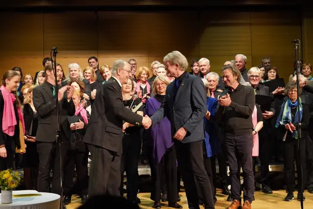 Im Rahmen das Chorkonzertes wurde auch einige Personen für ihr langjähriges Wirken im Regionalvorstand gedankt. | Foto: Alex Lorenz