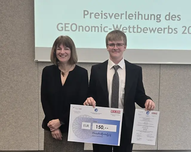 Lehrerin Ulrike Hoscher mit Florian Jahn. | Foto: Angela Jahn