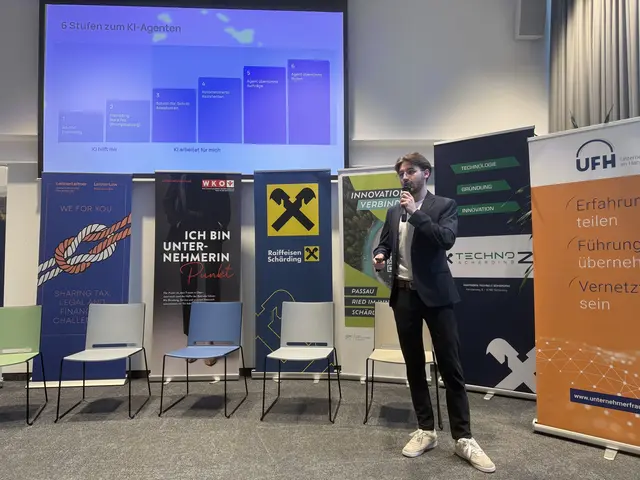 Julian Zeilinger zeigte, wie KI ganze Workflows automatisiert | Foto: Raiffeisenbank Region Schärding