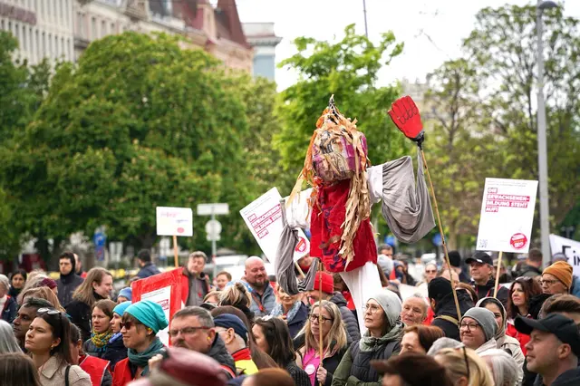 Am Dienstag kam es zum Arbeitskampf der Beschäftigten in der Erwachsenenbildung. Man fordert ein besseres Angebot als 2,2 Prozent Gehaltserhöhung. | Foto: Gewerkschaft GPA/Edgar Ketze