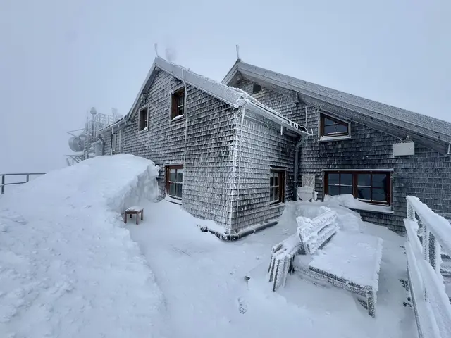 Wintereinbruch auch unter dem Jahr ist für das Zittel-Haus keine Seltenheit.  | Foto:  Alpenverein/Zittelhaus GesbR, Creative Commons BY-NC-SA 4.0zoom