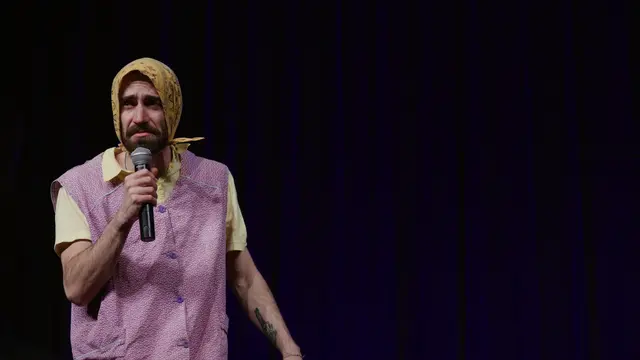 Buonomemes als Oma Moidl auf der Bühne. | Foto: Alexander Lechner