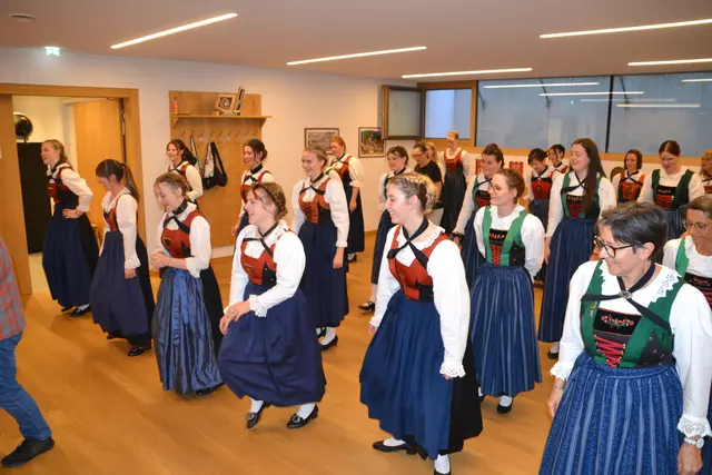 Line Dance als schwungvoller Teil des Nachmittagsprogrammes für die Trachtlerinnen. | Foto: Rettenbacher