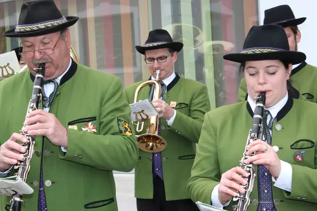 Der Maibaum wird in Pabneukirchen traditionell von der FF Pabneukirchen aufgestellt. Heuer ist ein Maibaumfest am Sonntag, 3. Mai, ab 9.30 Uhr am Marktplatz.  | Foto: Zinterhof