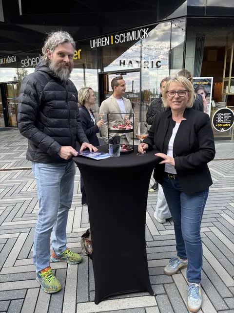 Vizebügermeister Markus Gaugl mit der Veranstalterin Doris Kapuy | Foto: Johann Taucher