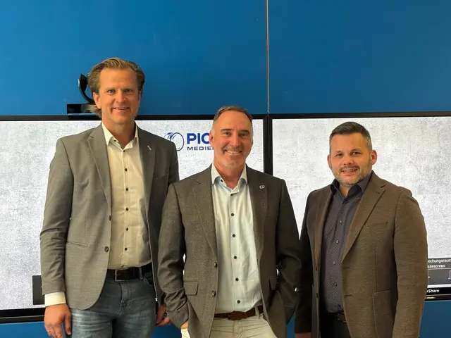 Bei der Pichler Medientechnik konnte Gerhard Pichler 30-jähriges Firmenjubiläum feiern. | Foto: MeinBezirk