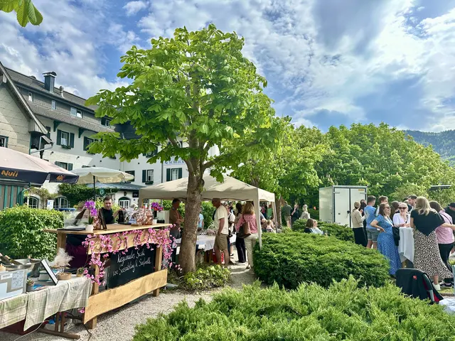 "Fisch und Wein“ an der Seepromenade in Fuschl am See. | Foto: TVB Fuschlseeregion