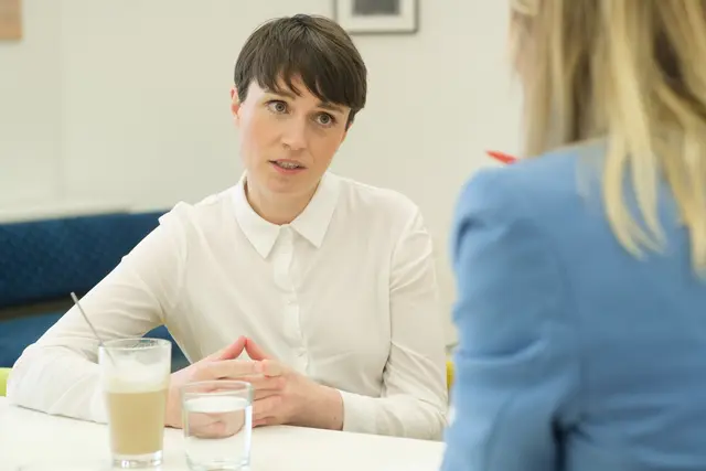 Die Grünen wollen von Schülerinnen und Schülern ab 14 Jahren wissen, was ihre größten Probleme sind und welche Lösungen sie vorschlagen. Mit dabei: Sigi Maurer. (Archiv) | Foto: Roland Ferrigato