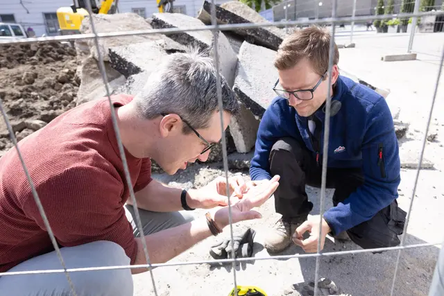 Die erste Bauphase läuft bis Juli. Nach der Sommerpause werden die Arbeiten dann im September fortgesetzt und im November abgeschlossen. Im Anschluss daran stehen dann mit den Bereichen vom Mozartplatz Richtung Rudolfskai und zur Kaigasse die letzten Teilstücke auf dem Plan. Die Bauarbeiten sollen 2028 abgeschlossen werden.   | Foto: Stadt Salzburg/Wildbild/Doris Wild