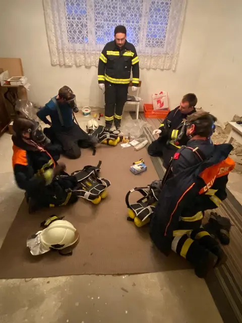 Maßnahmen zur Einsatzhygiene wurden praxisnah vermittelt.