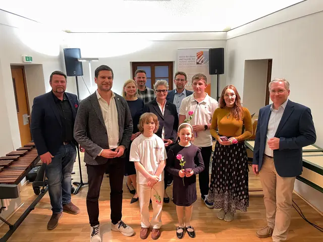 Die Jury, bestehend aus Barbara Kalhammer, Walter Sonnberger, Martin Kulmer, Silvia Radaelli, Martin Weiß,  Alex Kaltenböck, Herbert Köck, sowie Stefan Kogler, vergab die Förderstipendien. | Foto: LC St. Veit/Glan