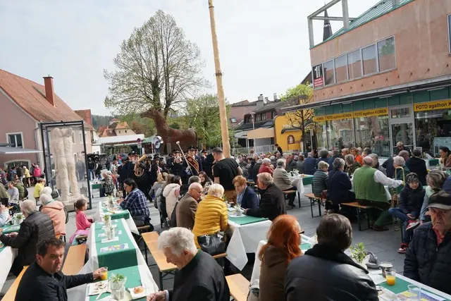 Stadtfrühstück am Köflacher Rathausplatz am 1. Mai