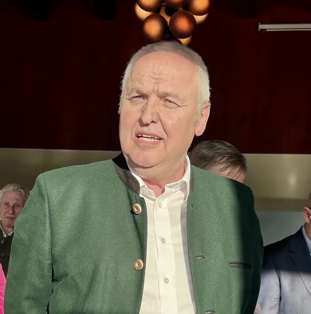 Bürgermeister Franz Glock würdigte die gute Zusammenarbeit.  | Foto: MeinBezirk/Birgit Bachhofner