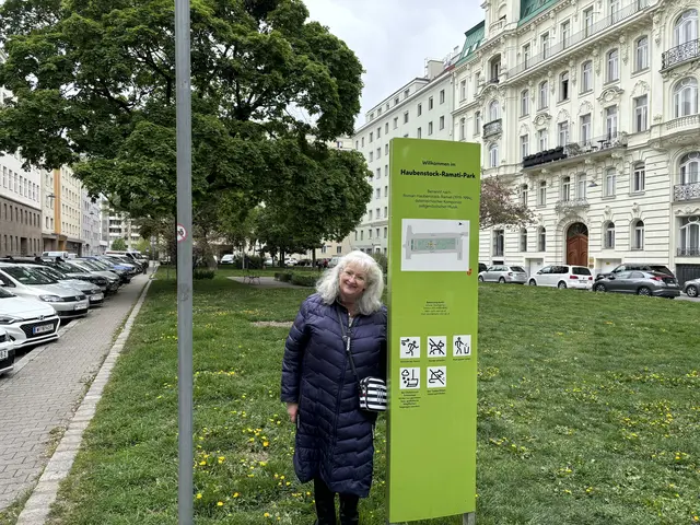 Anrainerin Silvia Pfundner will die Aufhebung der Hundeverbotszone.  | Foto: Luca Arztmann/MeinBezirk