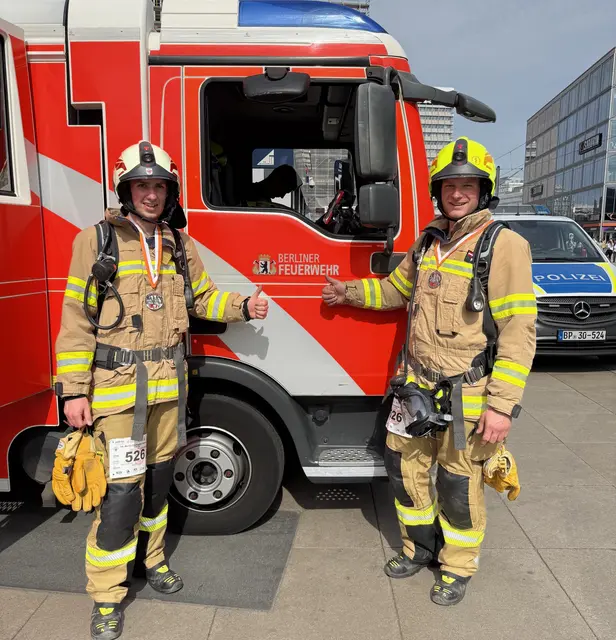 Zwei Osttiroler Feuerwehrmänner beim Firefighter Stairrun in Berlin