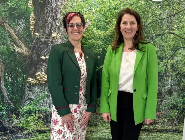 Die Orther Bürgermeisterin Elisabeth Wagnes (ÖVP) und Nationalparkdirektorin Edith Klauser | Foto: MeinBezirk/Birgit Bachhofner