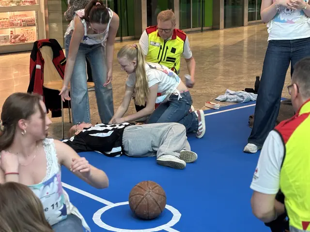 Von Verletzungen, Unfällen und Ohnmacht bis hin zum Herzstillstand werden Szenarien nachgestellt. | Foto: MeinBezirk Salzburg