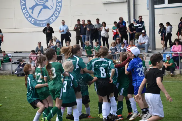 Große Freude nach dem Finalsieg bei den jungen Kaltenbrunnerinnen. | Foto: MeinBezirk/Michael Strini