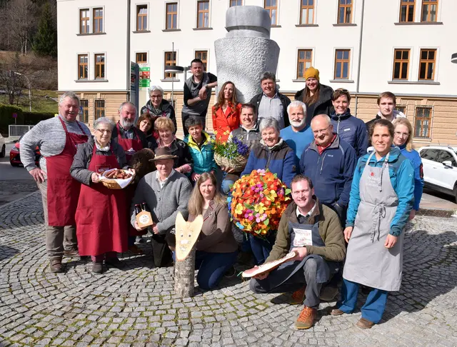 Ein Teil der mitwirkenden Marktfieranten. | Foto: Hans Jost