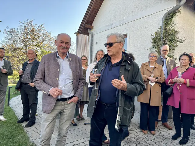 Gastgeber Franz Netzl und Gebietsdirektor Johann Wannasek begrüßten die Gäste.  | Foto: MeinBezirk/Birgit Bachhofner